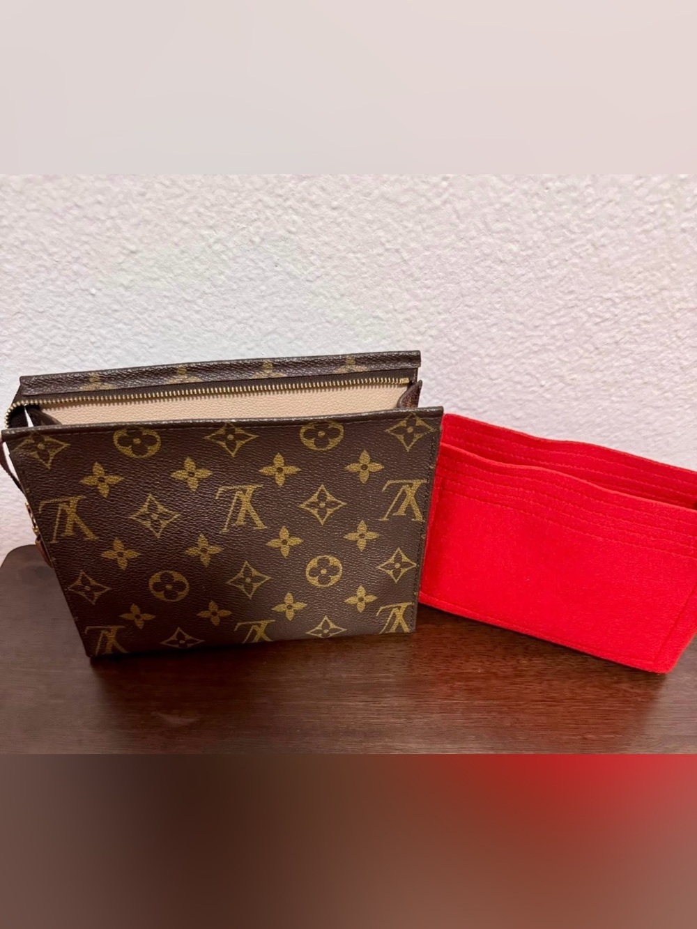 Louis Vuitton Toiletry 19